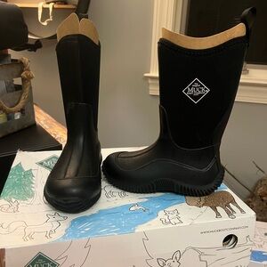 Kid’s Muck Boots size 12! New!
